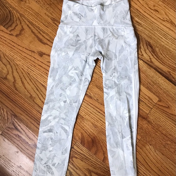 Lululemon White/Gray Pattern Legging - Picture 3 of 12